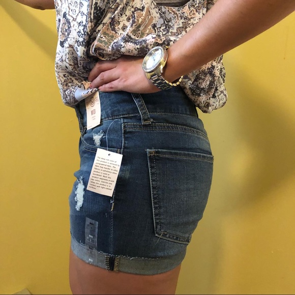 NWT  Distressed Midi Stretch Short - Picture 3 of 4